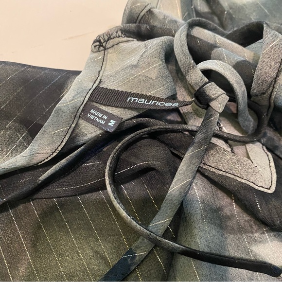 ⭐️ Maurices gray & black sheer top size medium - Picture 4 of 7